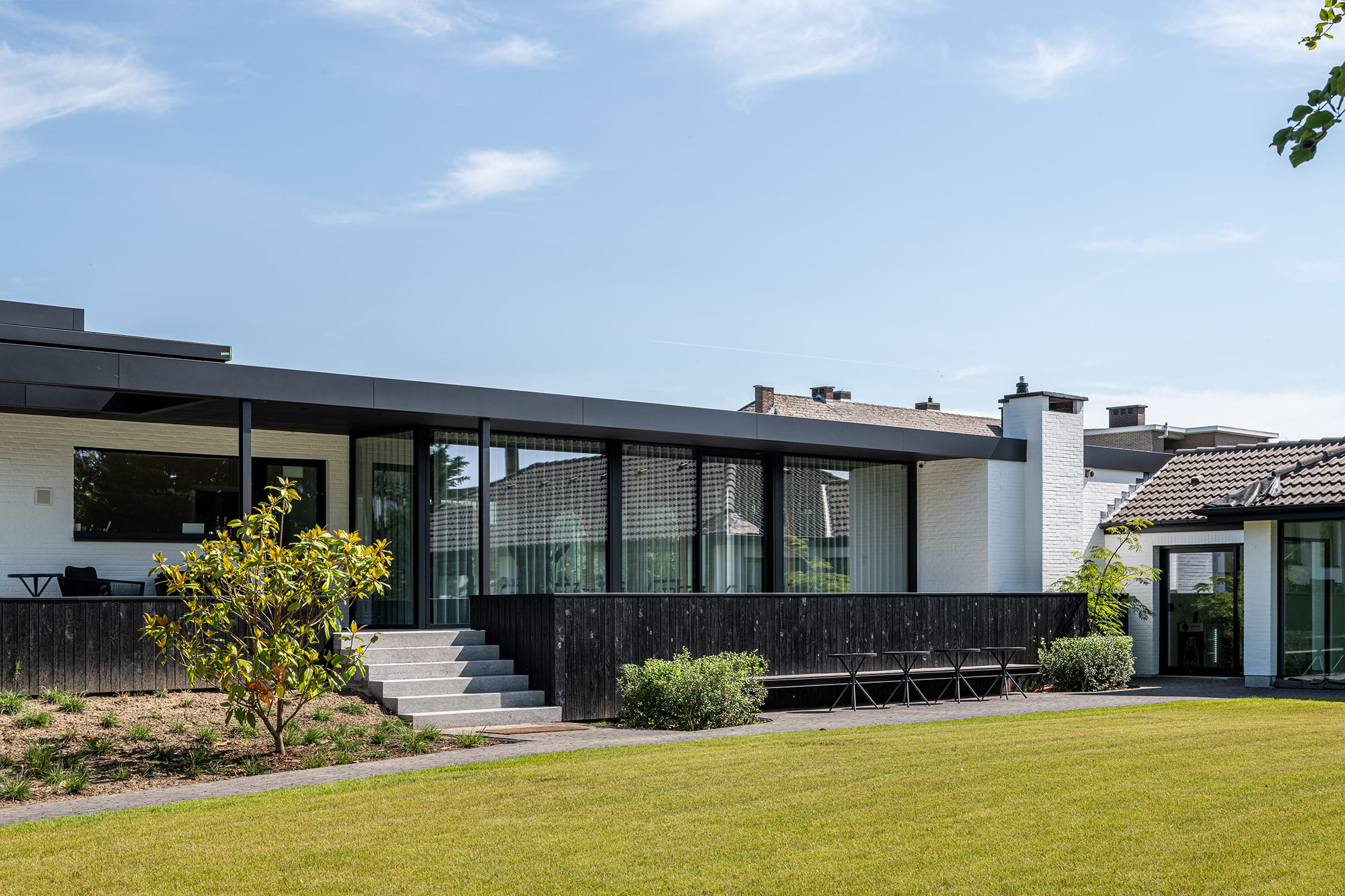 Het gebouw van Poutrel in Kapelle-op-den-Bos