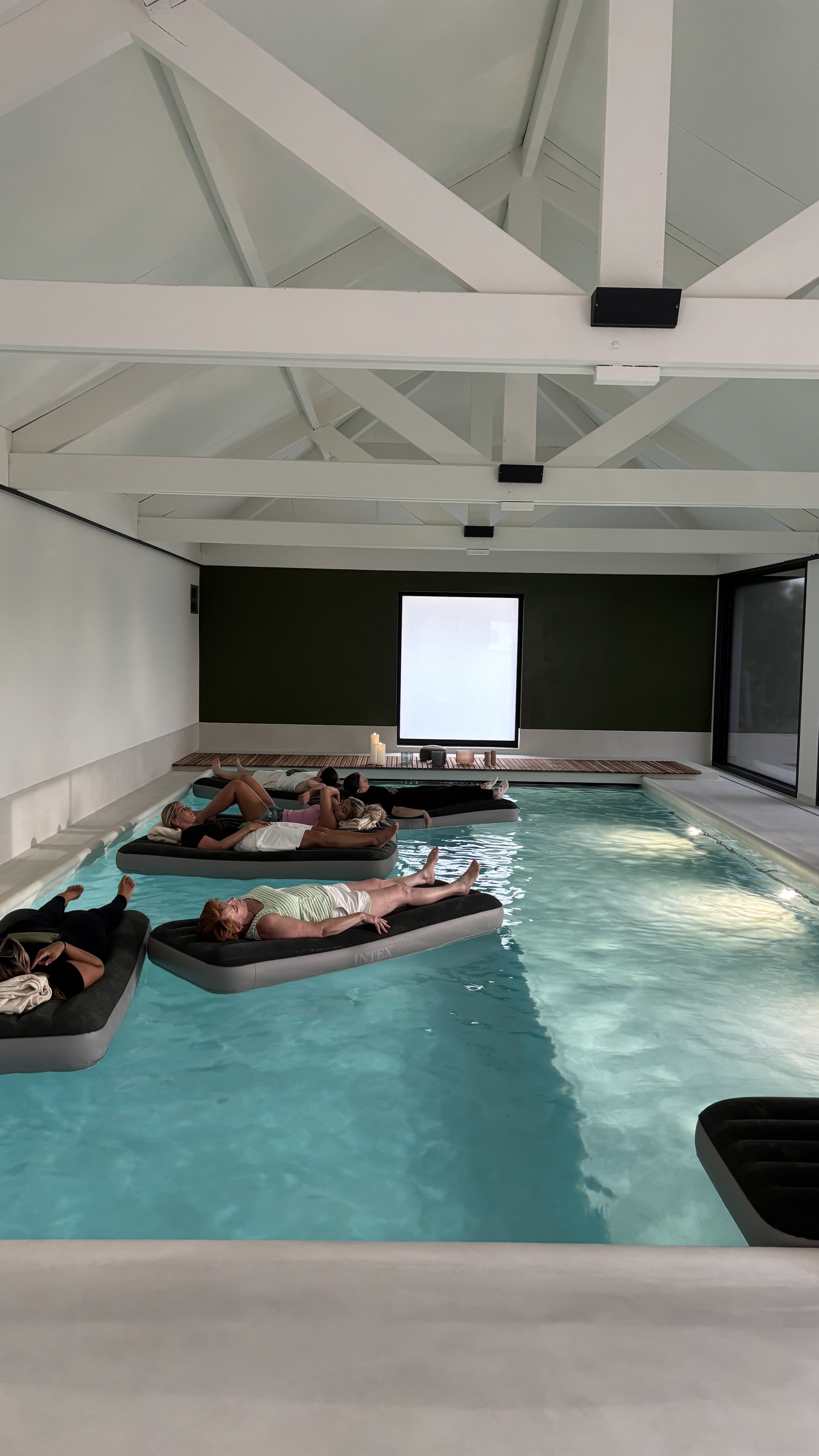 Soundhealing op het water bij Poutrel